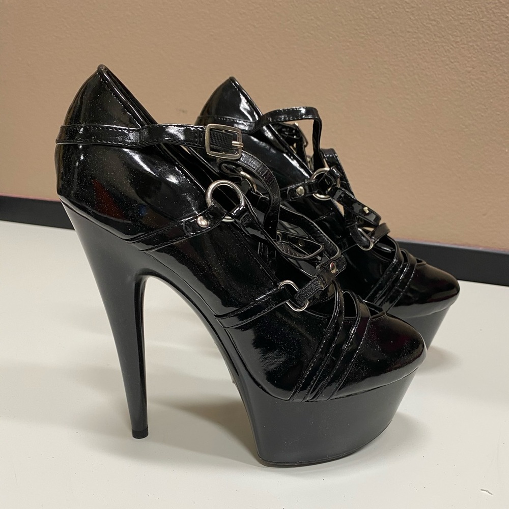 Patent leather black size 7  platform heels new